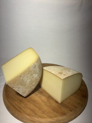 1/4 de fromage de brebis – AOP Ossau-Iraty  Affiné 6 mois ( jeune)