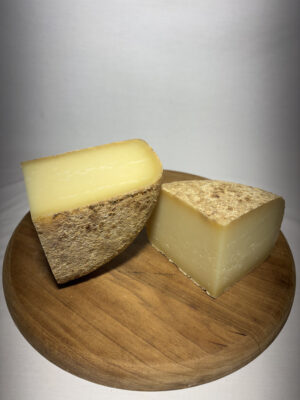 1/4 de fromage de brebis  – AOP Ossau-Iraty – Affiné 12 mois (vieux)