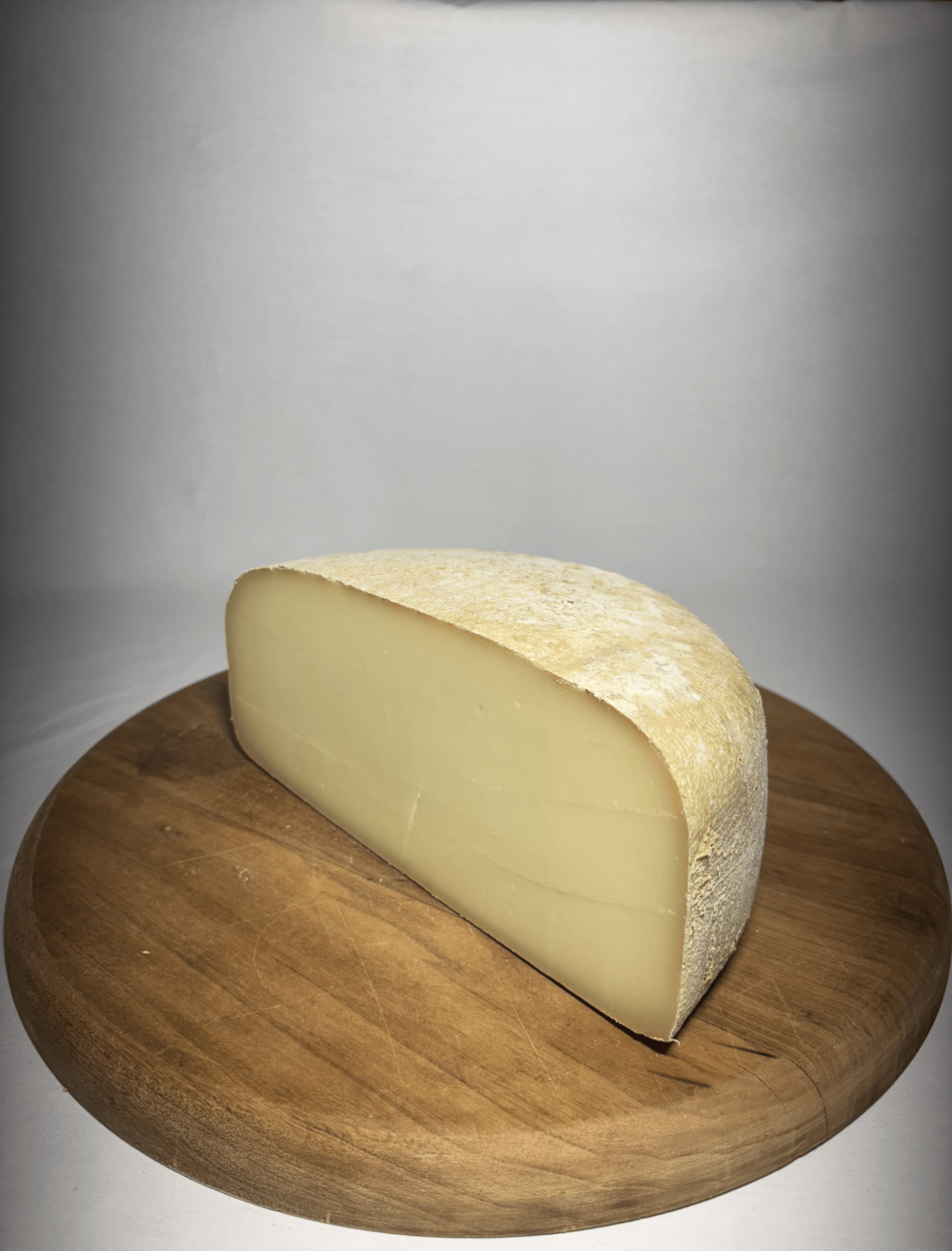 IMG_0140 1/2 tomme de fromage de brebis – AOP Ossau-Iraty - Affinée 6 mois (jeune)
