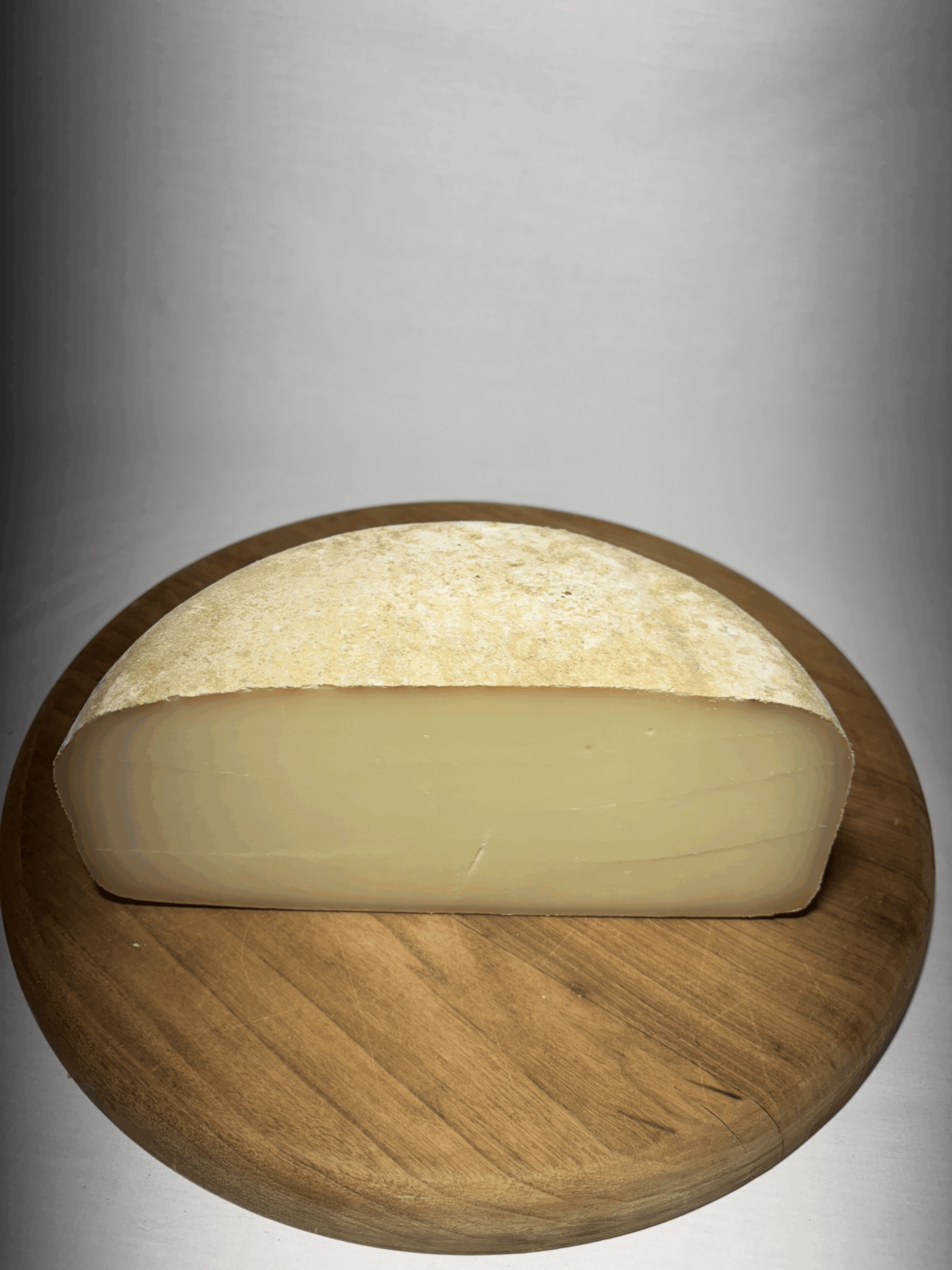 IMG_0145 1/2 tomme de fromage de brebis – AOP Ossau-Iraty - Affinée 6 mois (jeune)