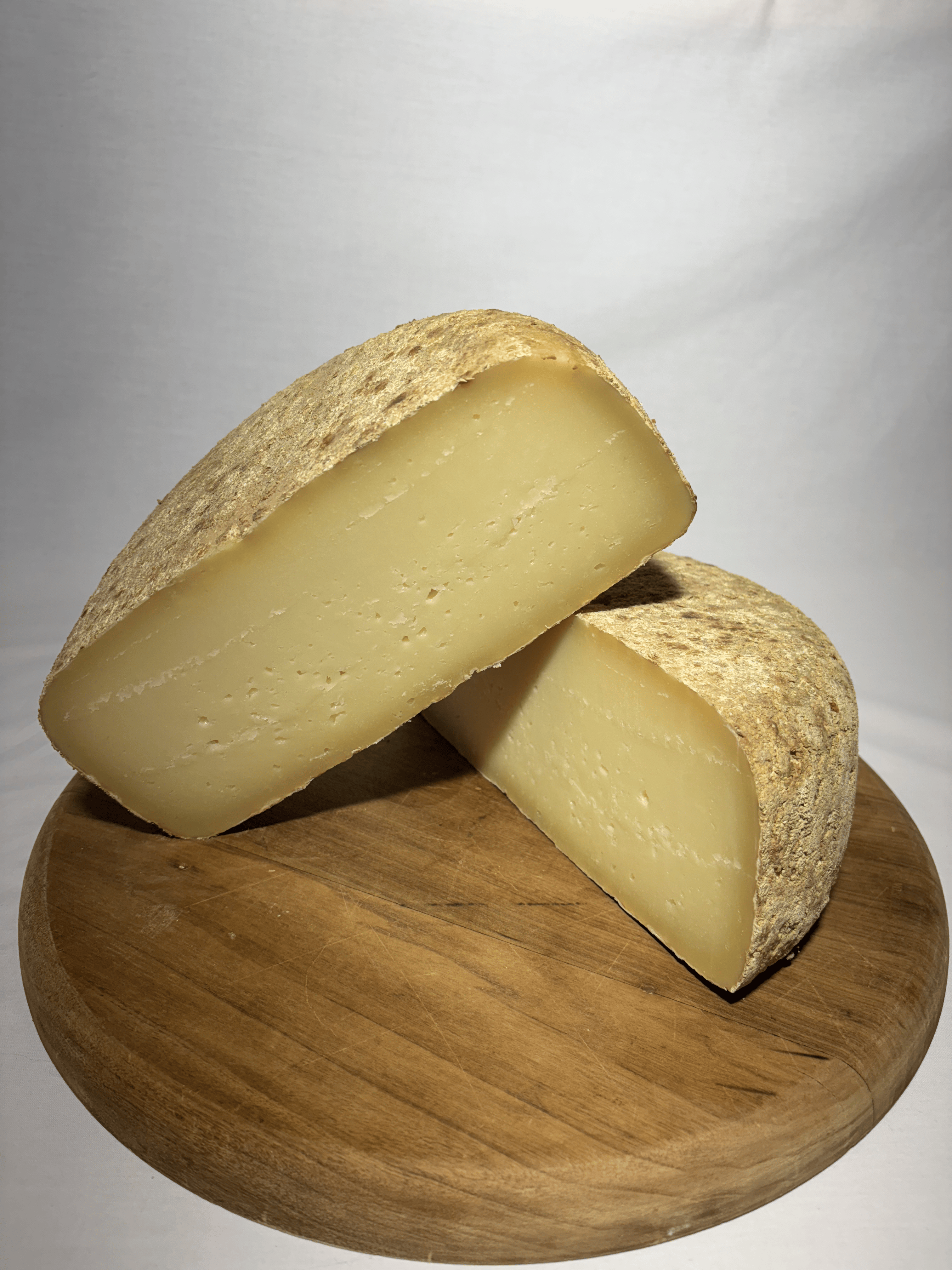 1/2 tomme de fromage de brebis  – AOP Ossau-Iraty – Affiné 12 mois (vieux)